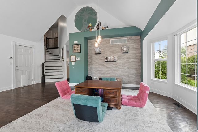 8204 W Rosebury Drive, Frankfort, IL 60423