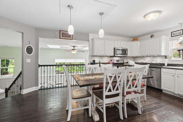 8204 W Rosebury Drive, Frankfort, IL 60423