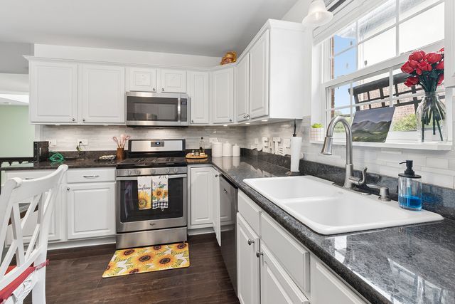 8204 W Rosebury Drive, Frankfort, IL 60423