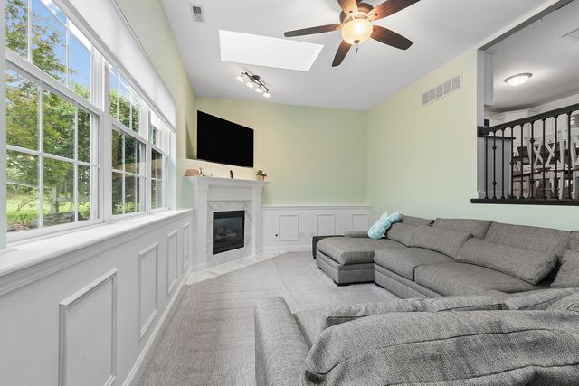 8204 W Rosebury Drive, Frankfort, IL 60423