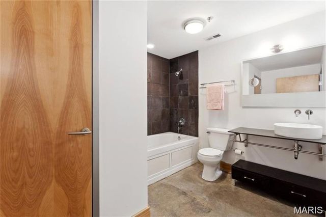 2201 Locust Street 207, St Louis, MO 63103