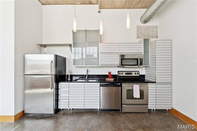 2201 Locust Street 207, St Louis, MO 63103