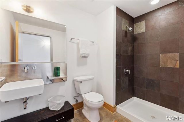 2201 Locust Street 207, St Louis, MO 63103