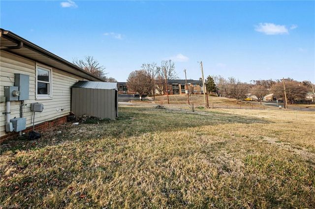 1065 Claremont NE Avenue, Winston-salem, NC 27101