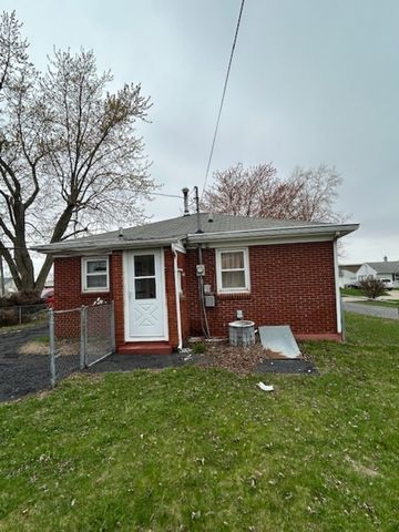 421 4th Street E, Milan, IL 61264