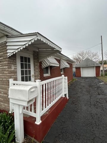 421 4th Street E, Milan, IL 61264