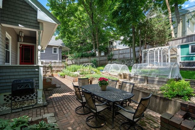 87 Redlands Rd, Boston, MA 02132