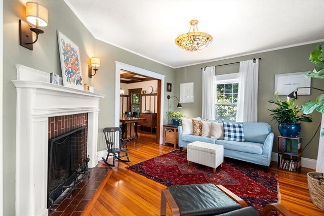 87 Redlands Rd, Boston, MA 02132
