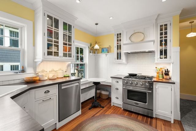 87 Redlands Rd, Boston, MA 02132