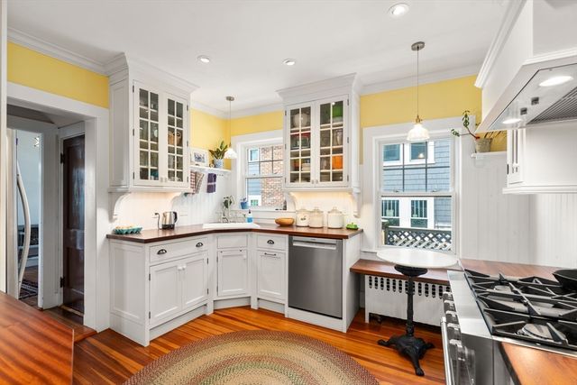 87 Redlands Rd, Boston, MA 02132
