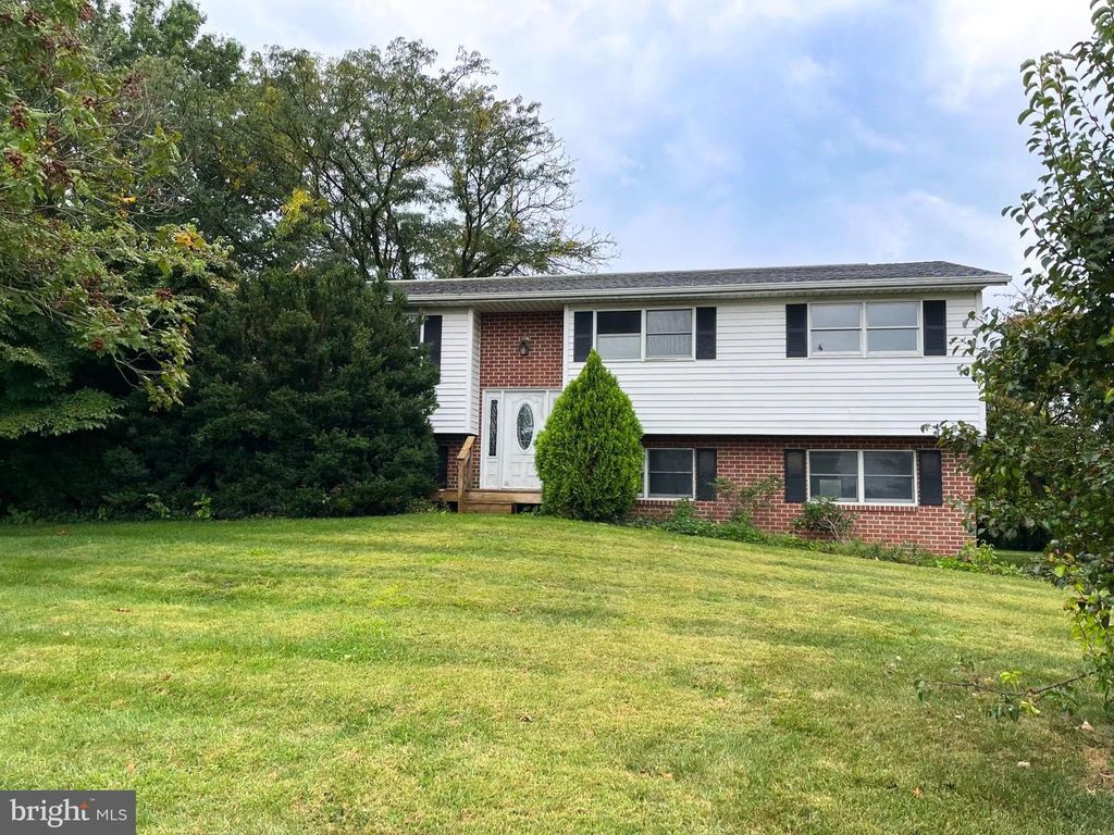 268 MARTINA DR, Chambersburg, PA 17201