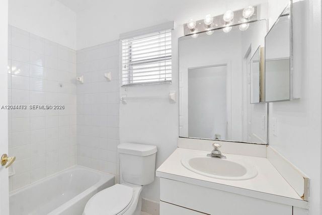 16035 Emerald Cove Rd, Weston, FL 33331