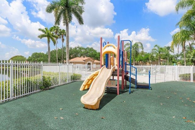 16035 Emerald Cove Rd, Weston, FL 33331