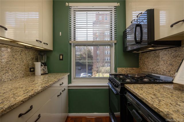 25 Parkview Avenue 2K, Bronxville, NY 10708