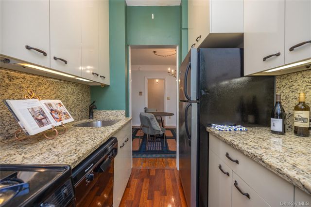 25 Parkview Avenue 2K, Bronxville, NY 10708