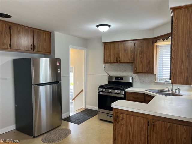 19313 Longview Avenue, Maple Heights, OH 44137