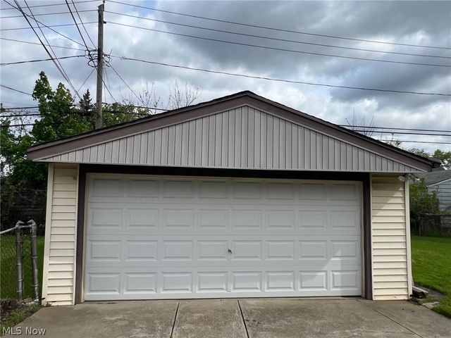 19313 Longview Avenue, Maple Heights, OH 44137