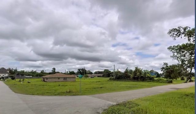 527 S Burnett Drive, Baytown, TX 77520