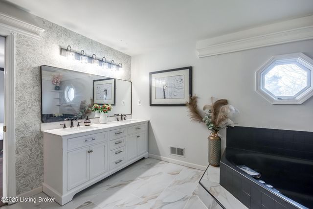 10418 Glenmary Farm Dr, Louisville, KY 40291