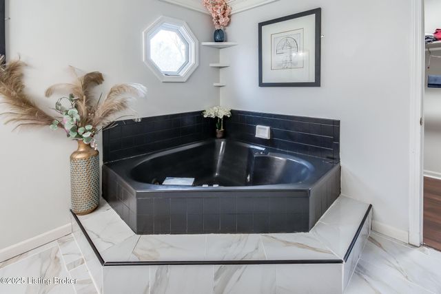 10418 Glenmary Farm Dr, Louisville, KY 40291