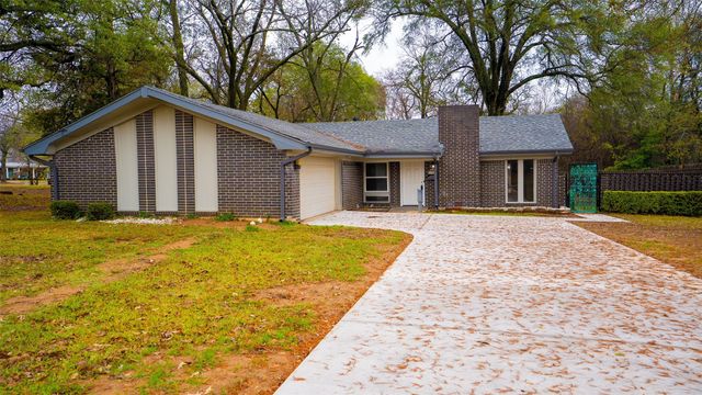 1801 Pine Bluff Street, Paris, TX 75460