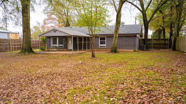 1801 Pine Bluff Street, Paris, TX 75460