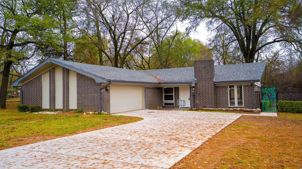 1801 Pine Bluff Street, Paris, TX 75460