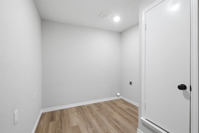 210 Squirebrook Drive, Desoto, TX 75115