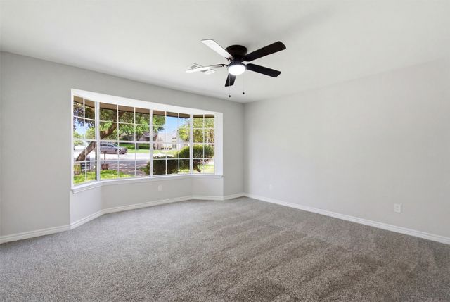 210 Squirebrook Drive, Desoto, TX 75115