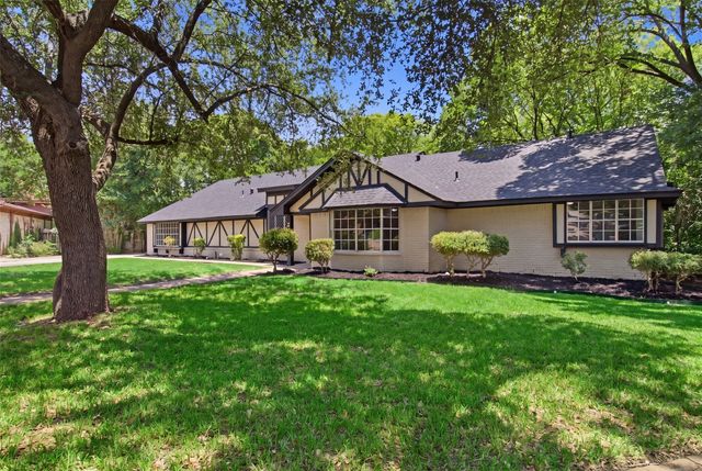 210 Squirebrook Drive, Desoto, TX 75115