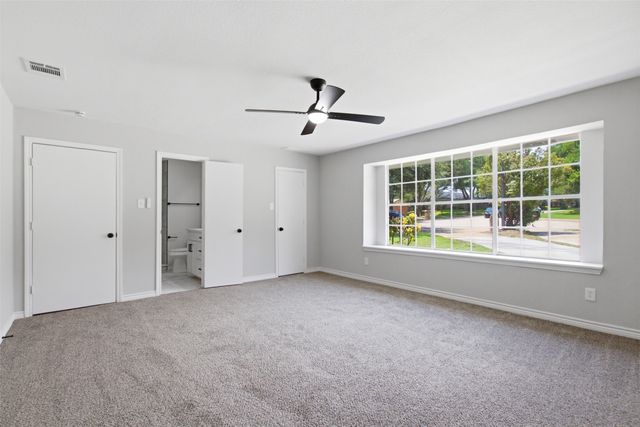 210 Squirebrook Drive, Desoto, TX 75115