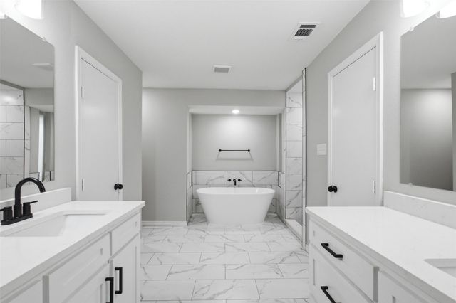 210 Squirebrook Drive, Desoto, TX 75115