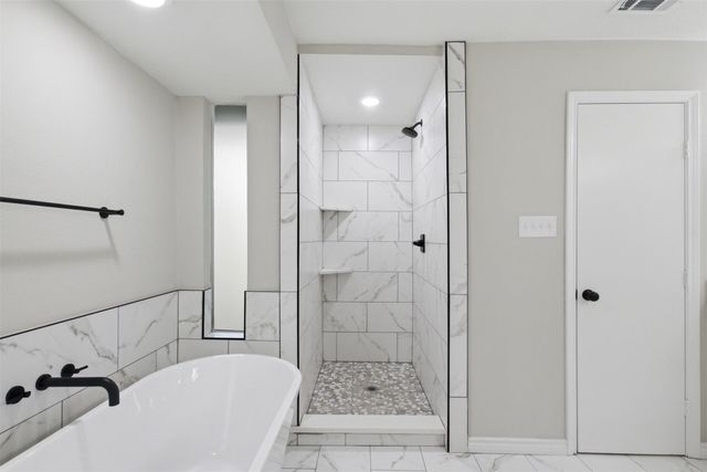 210 Squirebrook Drive, Desoto, TX 75115