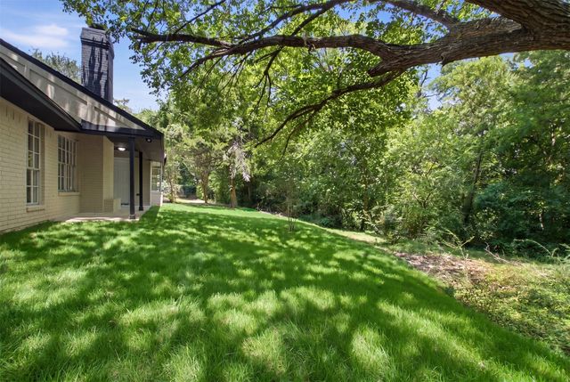 210 Squirebrook Drive, Desoto, TX 75115