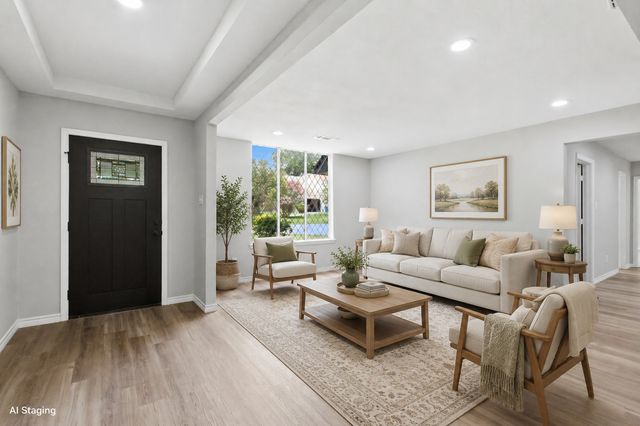 210 Squirebrook Drive, Desoto, TX 75115