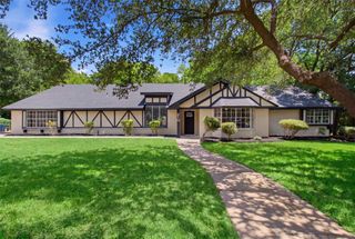 210 Squirebrook Drive, Desoto, TX 75115