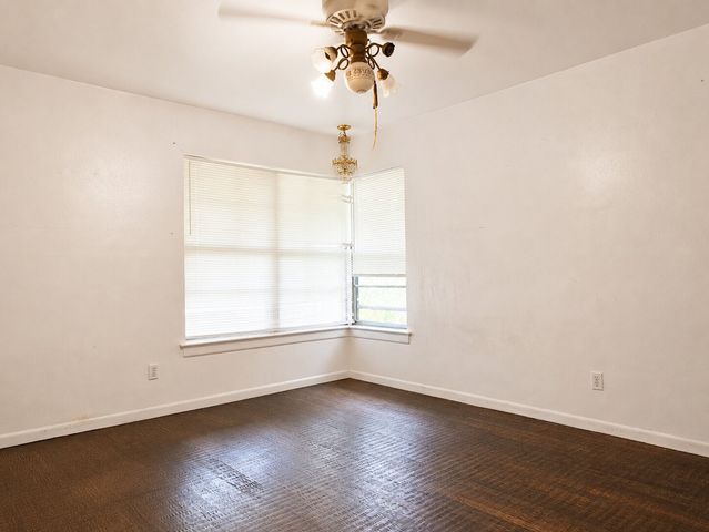627 Kingston Drive, Irving, TX 75061