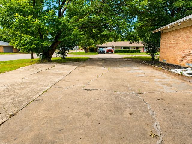 627 Kingston Drive, Irving, TX 75061