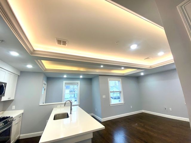 23 Taylor St 2, Waltham, MA 02453