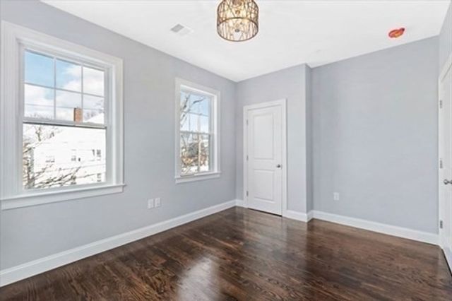 23 Taylor St 2, Waltham, MA 02453