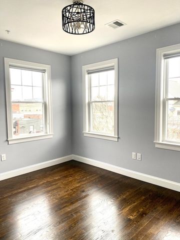 23 Taylor St 2, Waltham, MA 02453