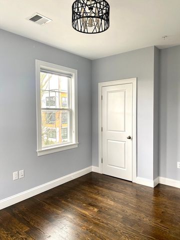 23 Taylor St 2, Waltham, MA 02453