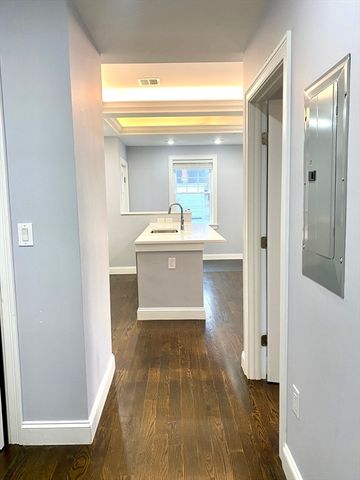 23 Taylor St 2, Waltham, MA 02453