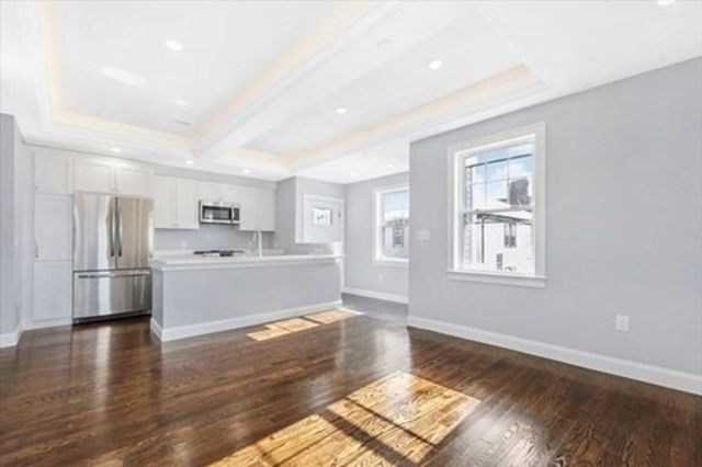 23 Taylor St 2, Waltham, MA 02453