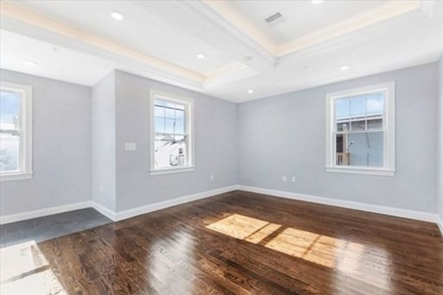 23 Taylor St 2, Waltham, MA 02453
