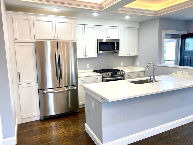 23 Taylor St 2, Waltham, MA 02453