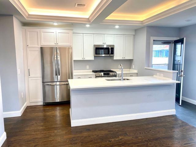 23 Taylor St 2, Waltham, MA 02453