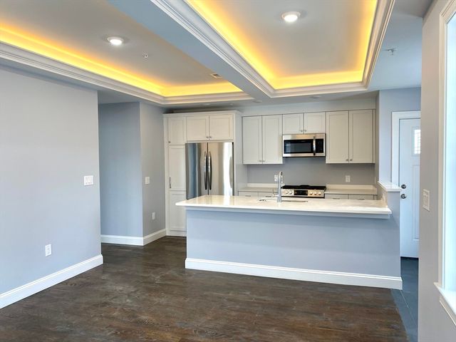 23 Taylor St 2, Waltham, MA 02453