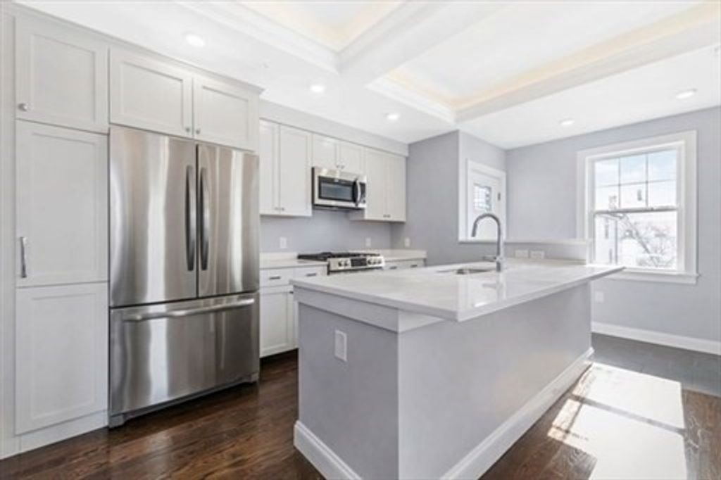 23 Taylor St 2, Waltham, MA 02453