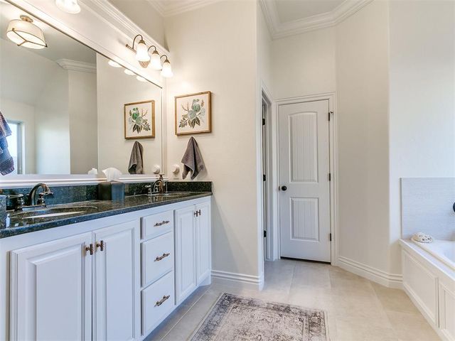 1320 Sonoma Lakes Boulevard, Moore, OK 73160